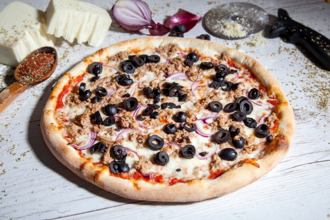 TONNO E CIPOLLA – Pizza Giuseppe